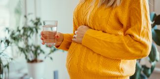 Många tycker att det är obehagligt att dricka den mycket sockerhaltiga vätskan under glukostestet. Men tänk att det är för en god sak. Illustrationsfoto: iStock
