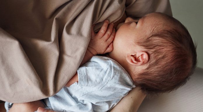 Väcka bebisen för att amma? Väcka bebisen för att amma?
